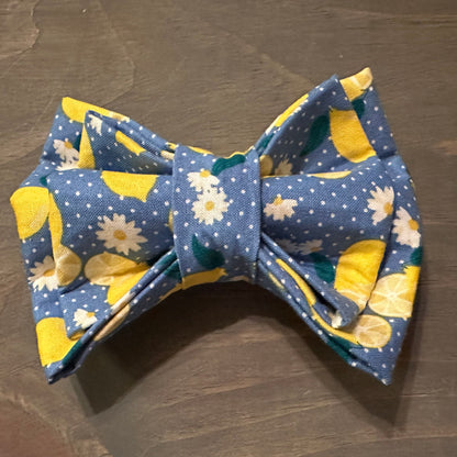 Lemons and Dots Bow Tie